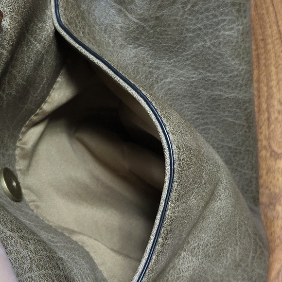 VIMODA WOVEN FAUX LEATHER CONVERTIBLE BAG - Picture 10 of 15